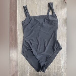 BONDI BORN Black One Piecelike new Bondi Born Macinley One Piece XL